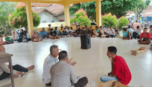 Suasana musyawarah di Balai Desa Makarti Mulya Kecamatan Mesuji OKI